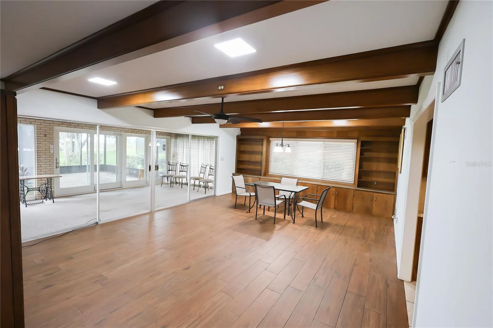 1020 W LAKE HAMILTON DR