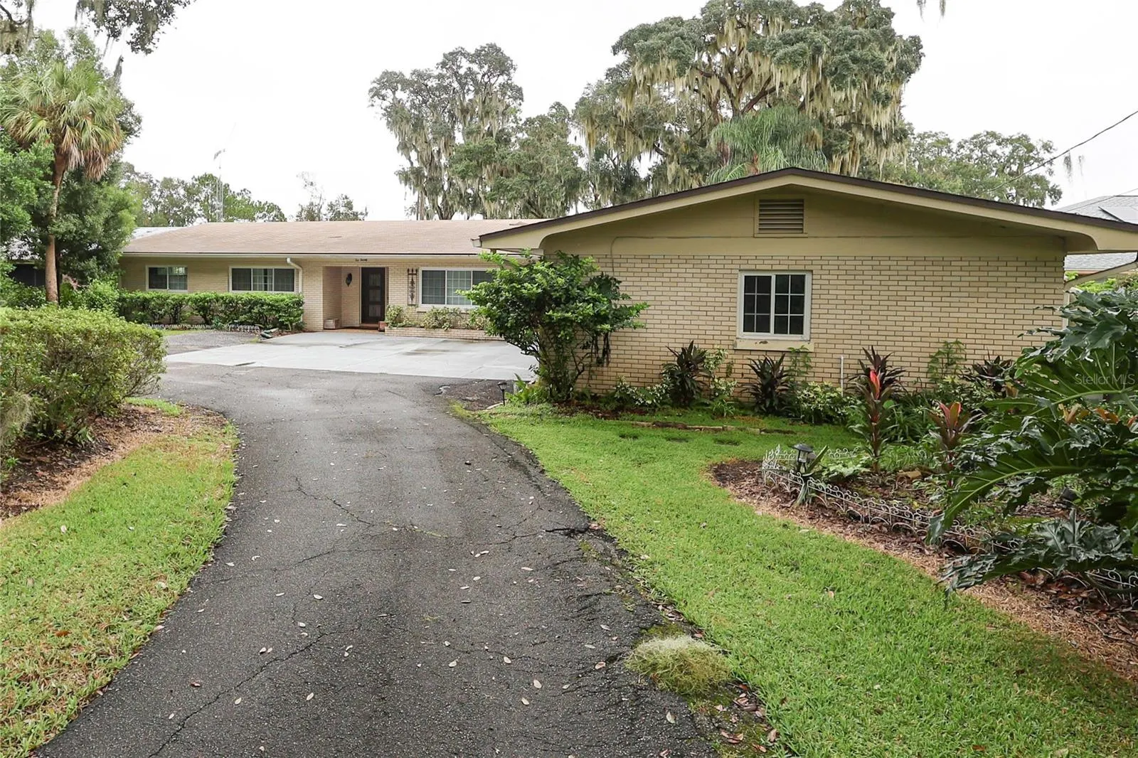1020 W LAKE HAMILTON DR