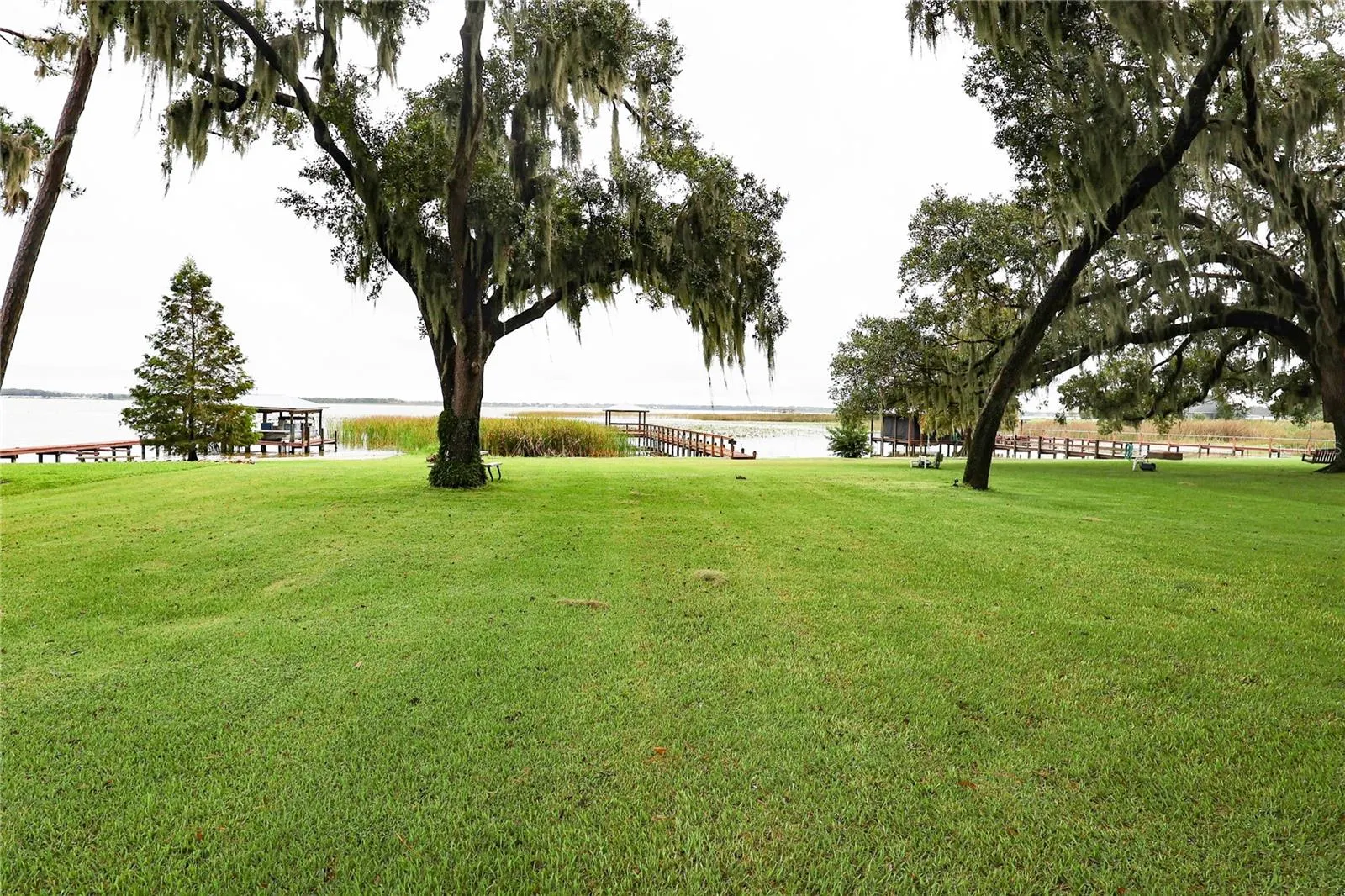 1020 W LAKE HAMILTON DR