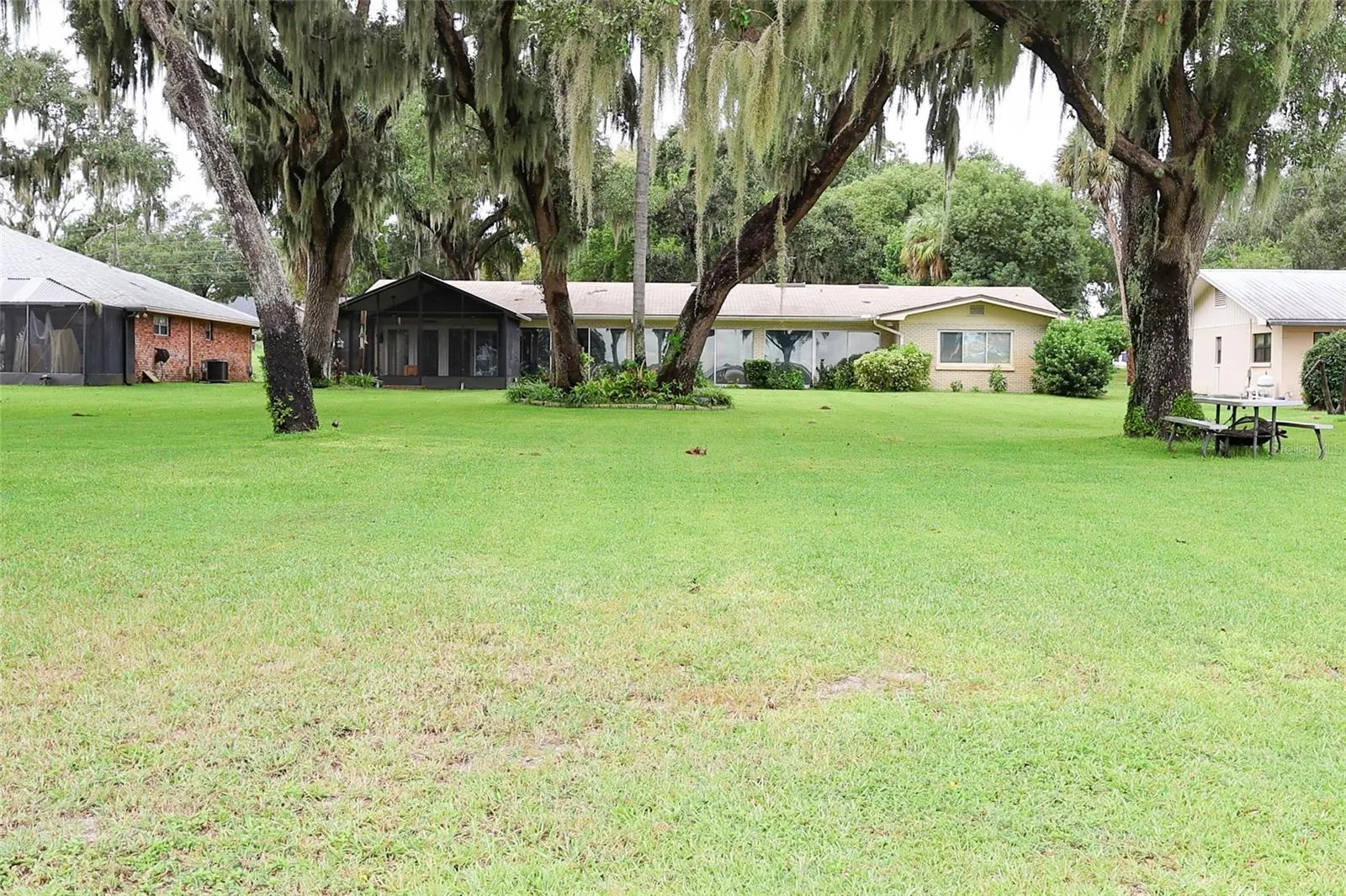 1020 W LAKE HAMILTON DR
