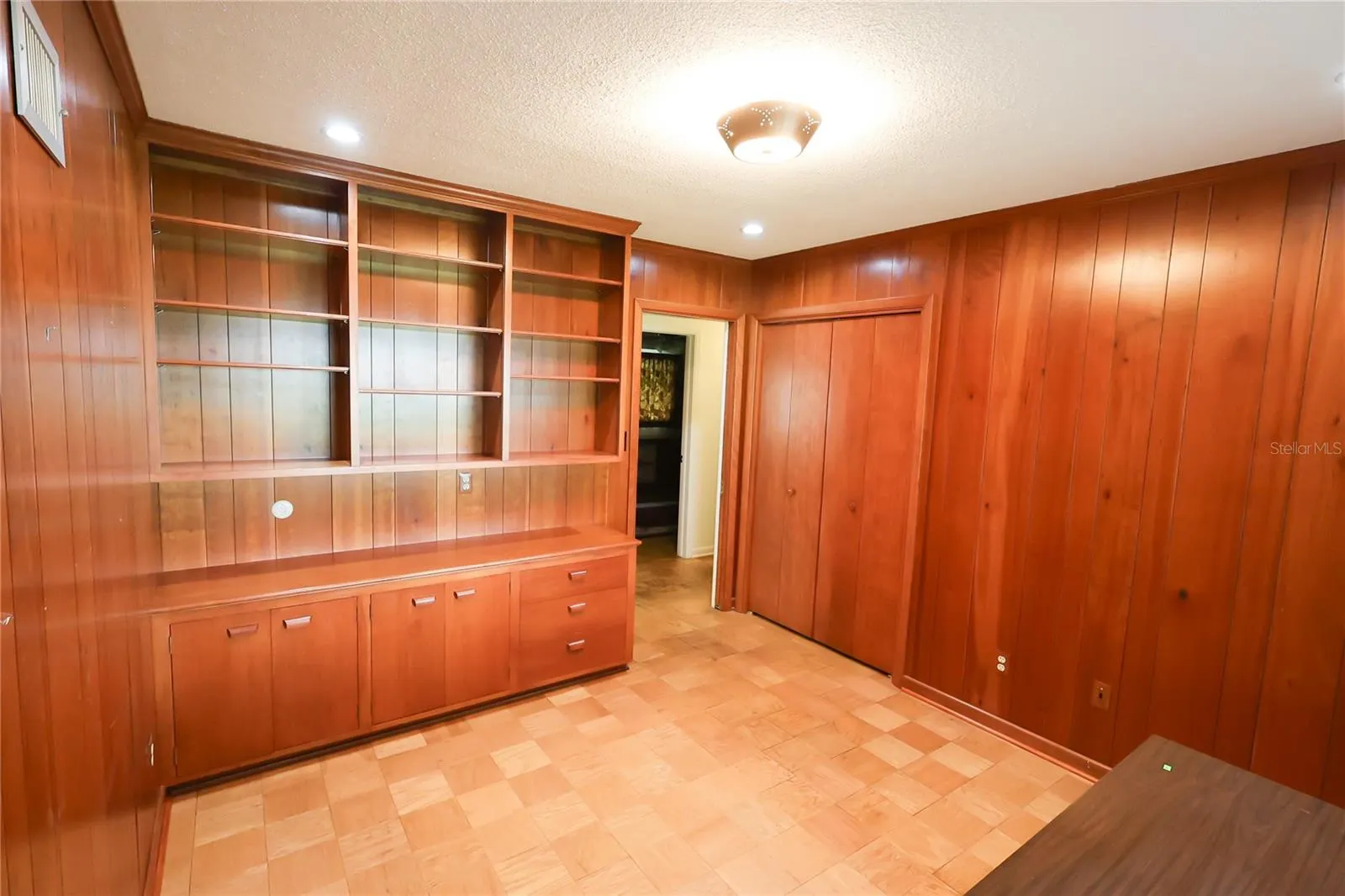 1020 W LAKE HAMILTON DR