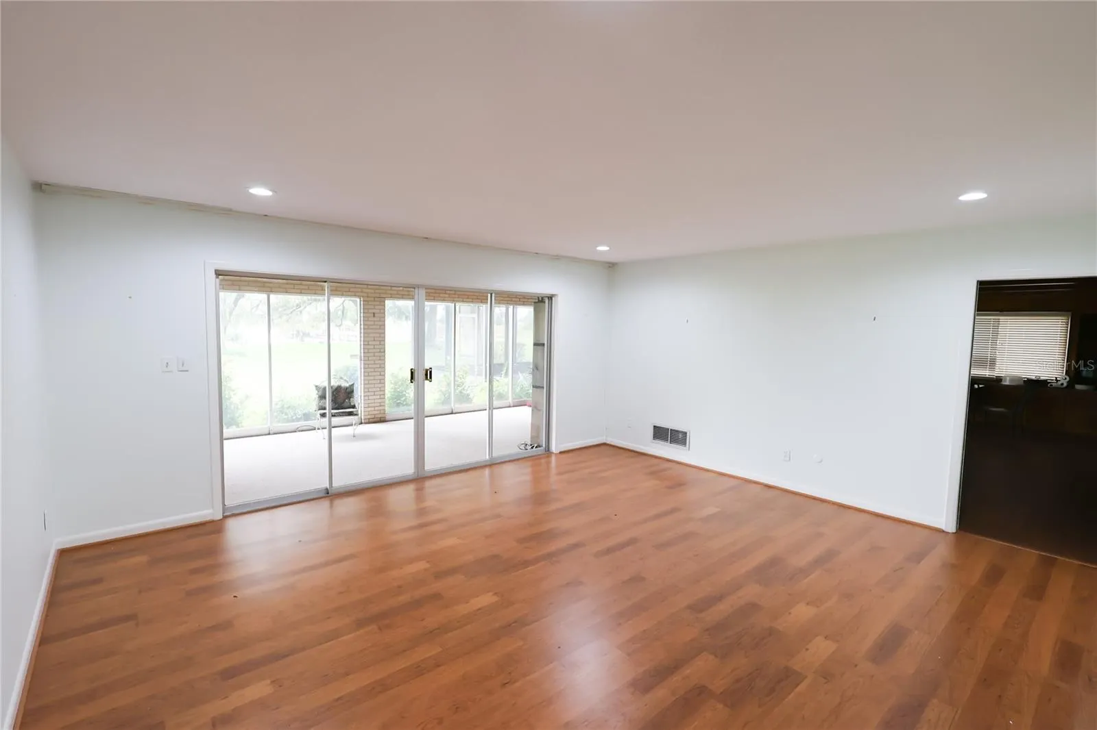 1020 W LAKE HAMILTON DR