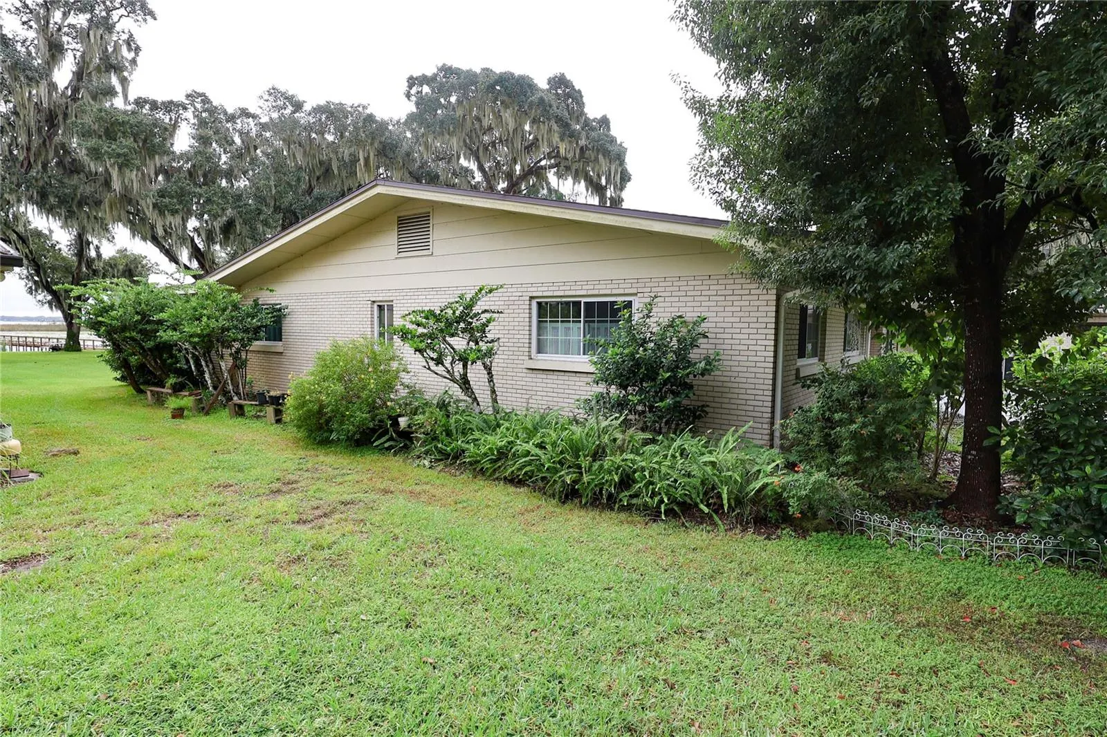 1020 W LAKE HAMILTON DR