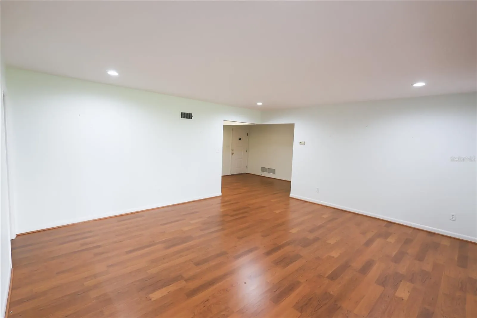 1020 W LAKE HAMILTON DR