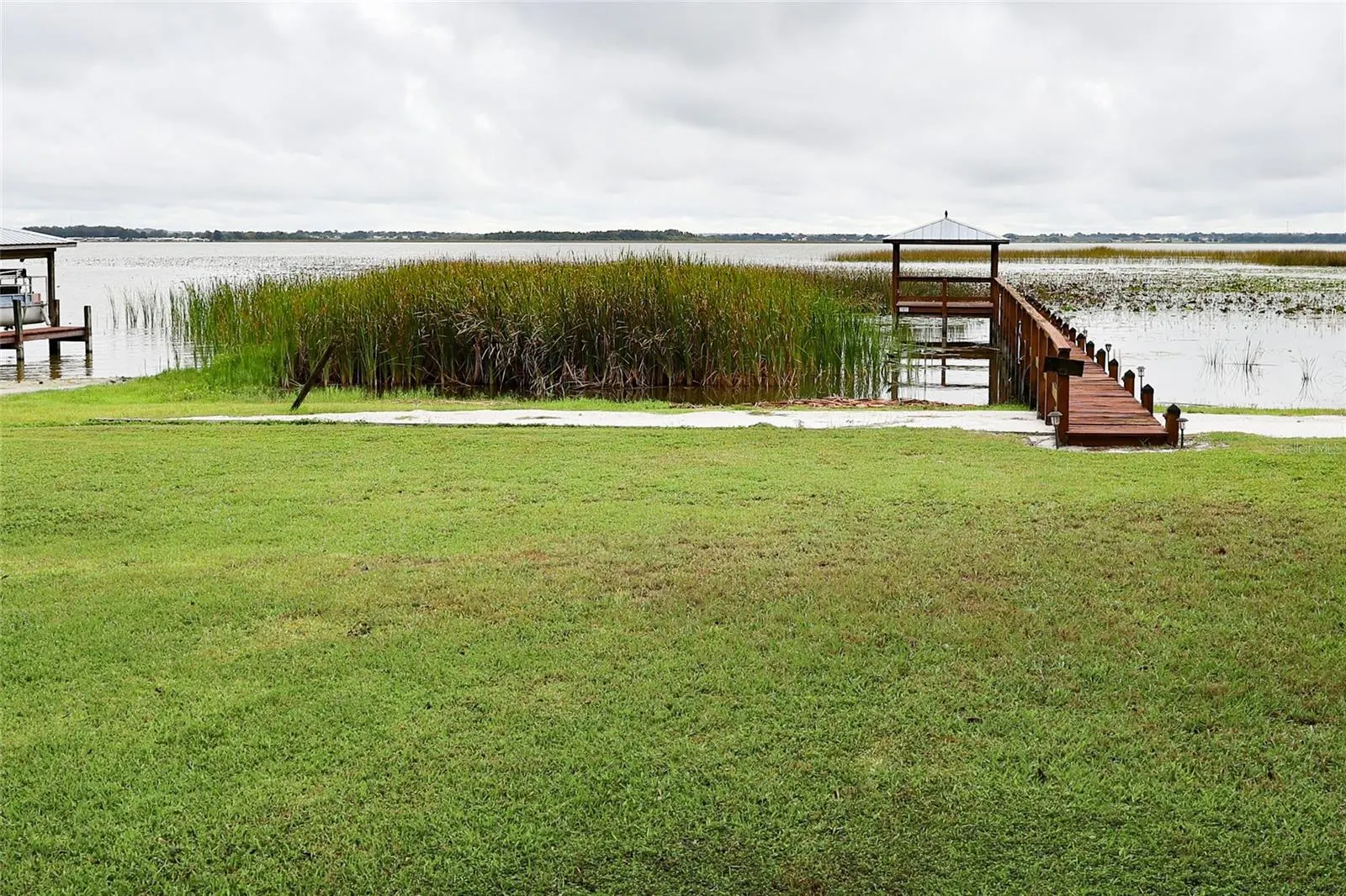 1020 W LAKE HAMILTON DR
