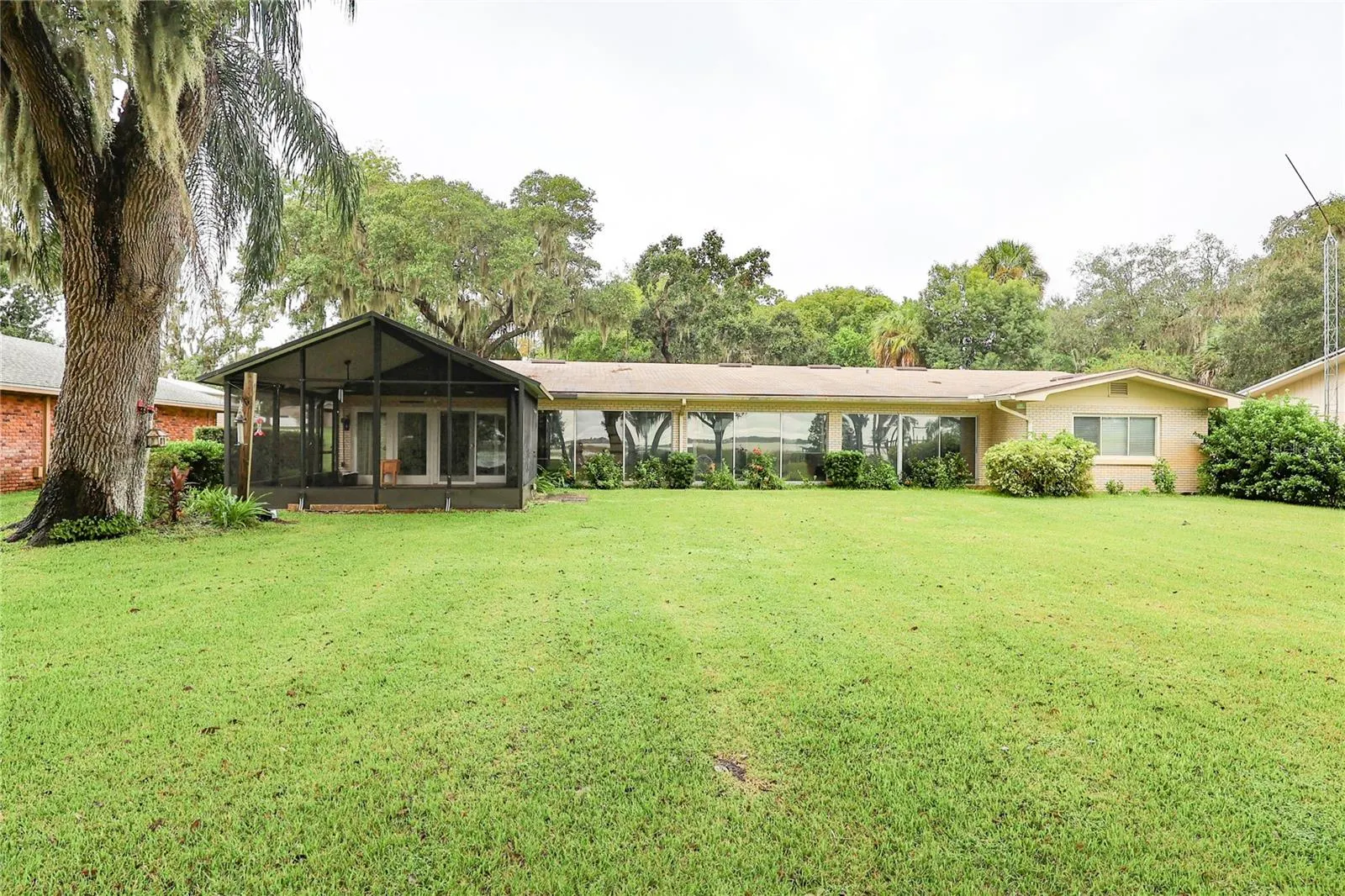 1020 W LAKE HAMILTON DR