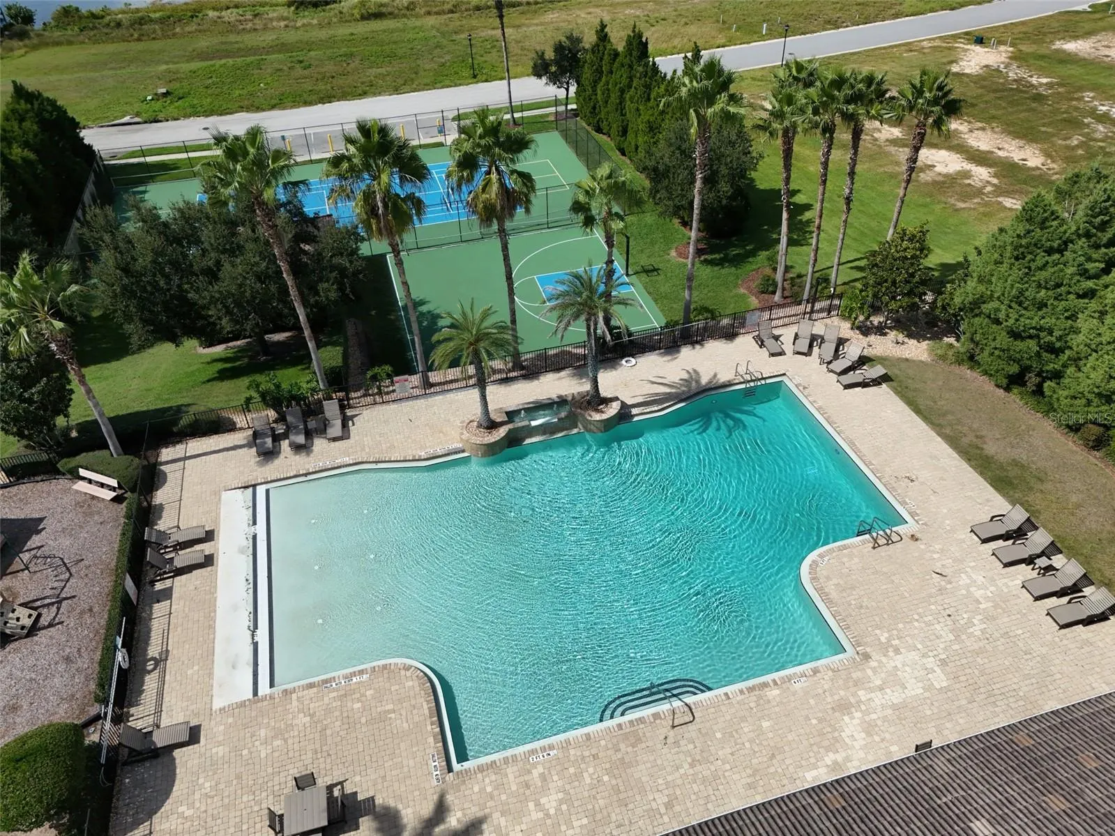 466 LAKE VISTA DR