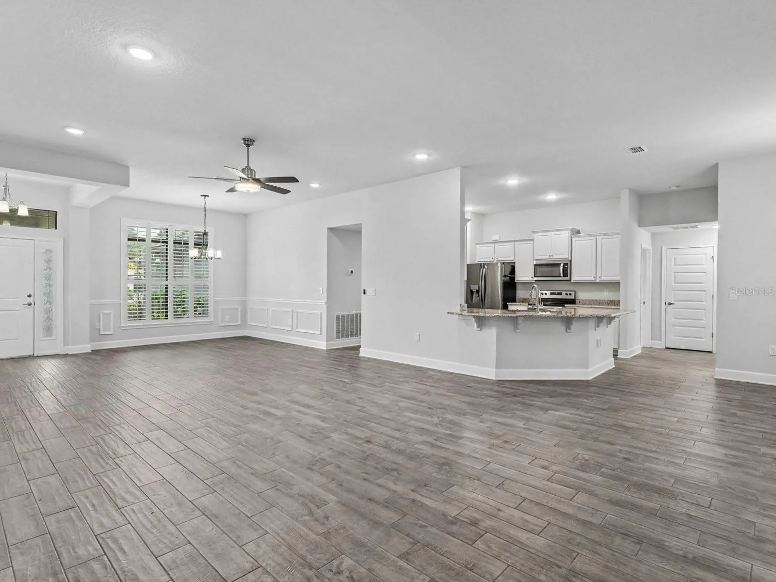 466 LAKE VISTA DR