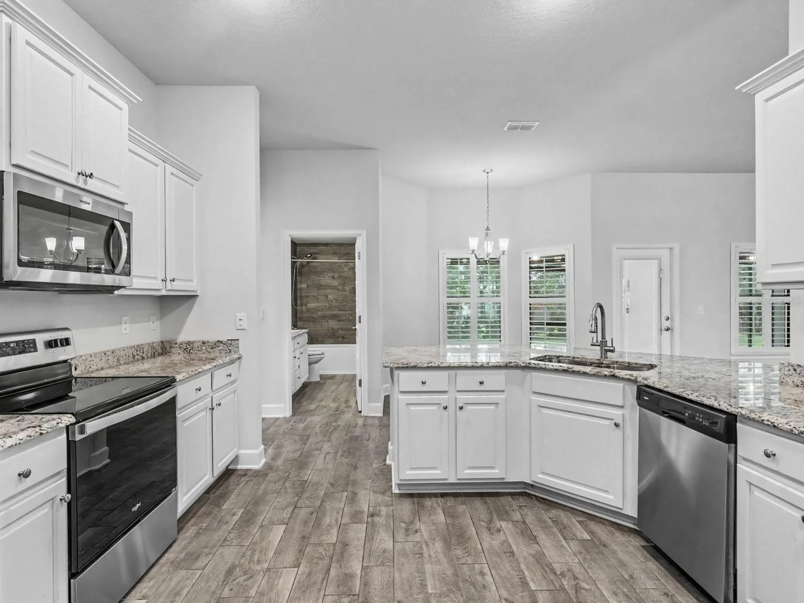466 LAKE VISTA DR