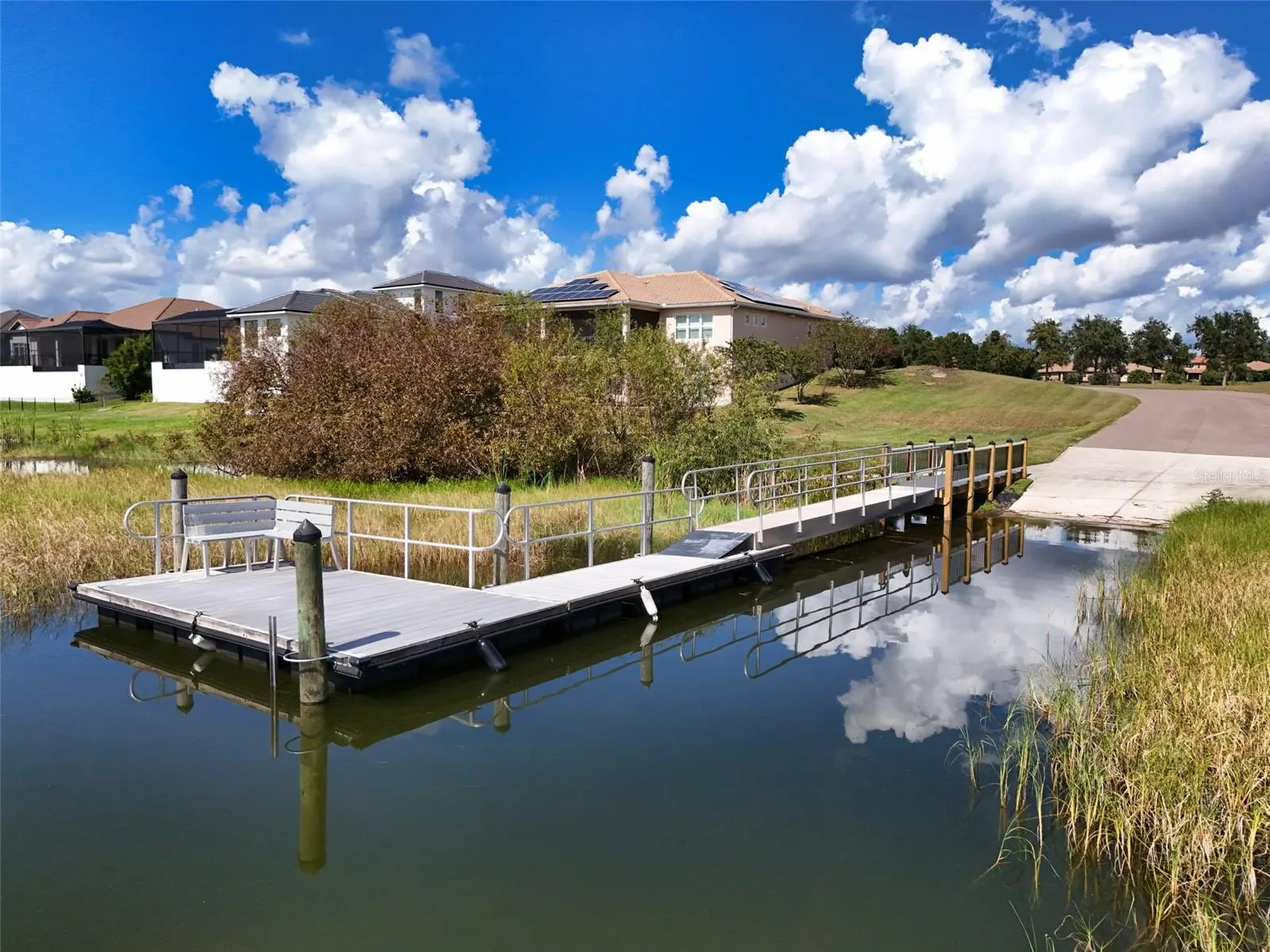 466 LAKE VISTA DR