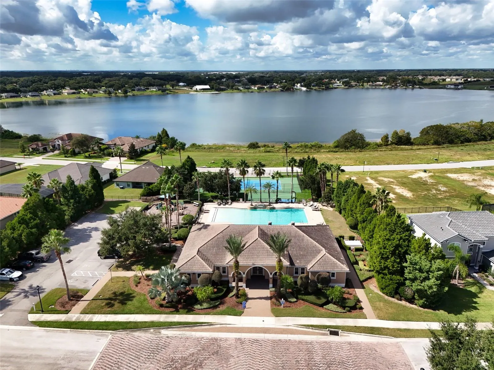 466 LAKE VISTA DR