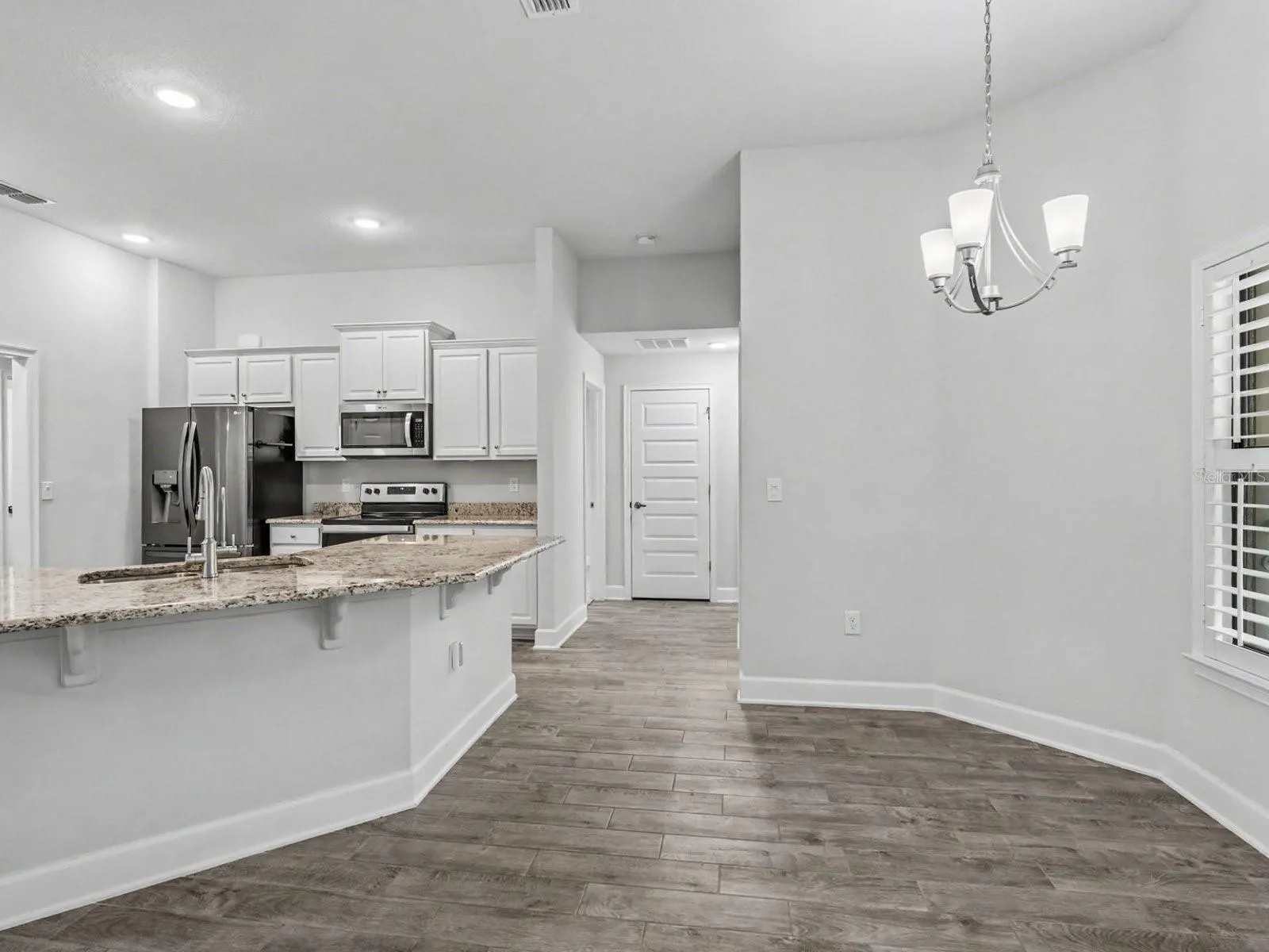 466 LAKE VISTA DR