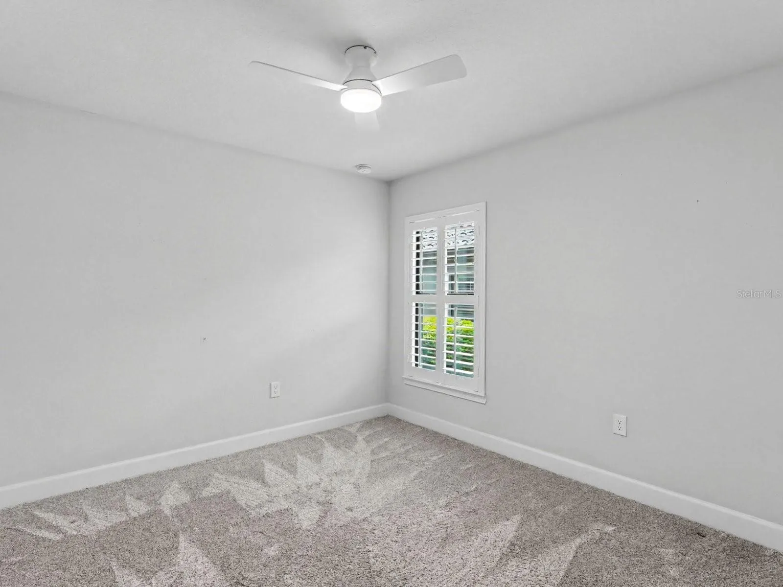 466 LAKE VISTA DR