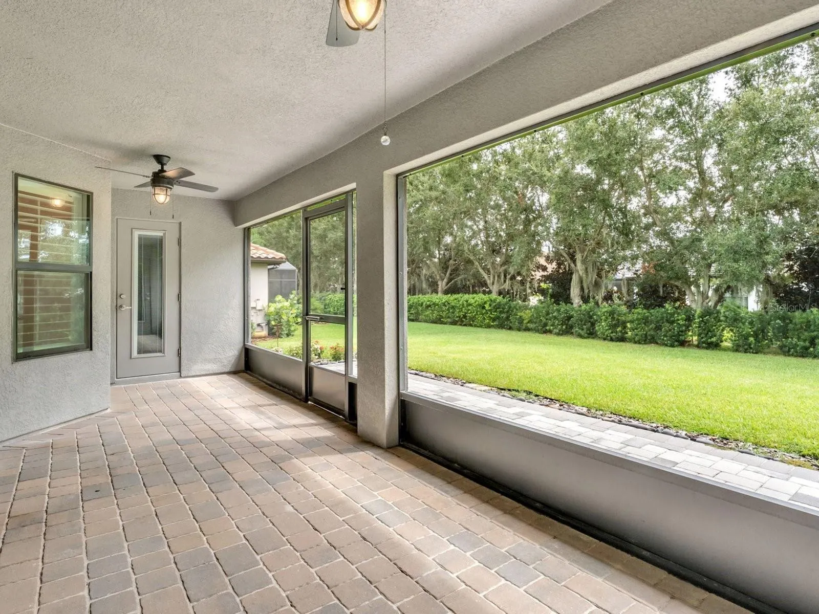 466 LAKE VISTA DR