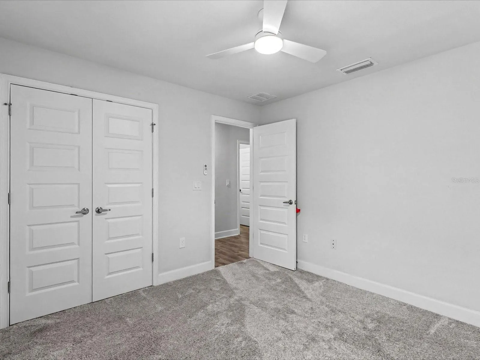 466 LAKE VISTA DR
