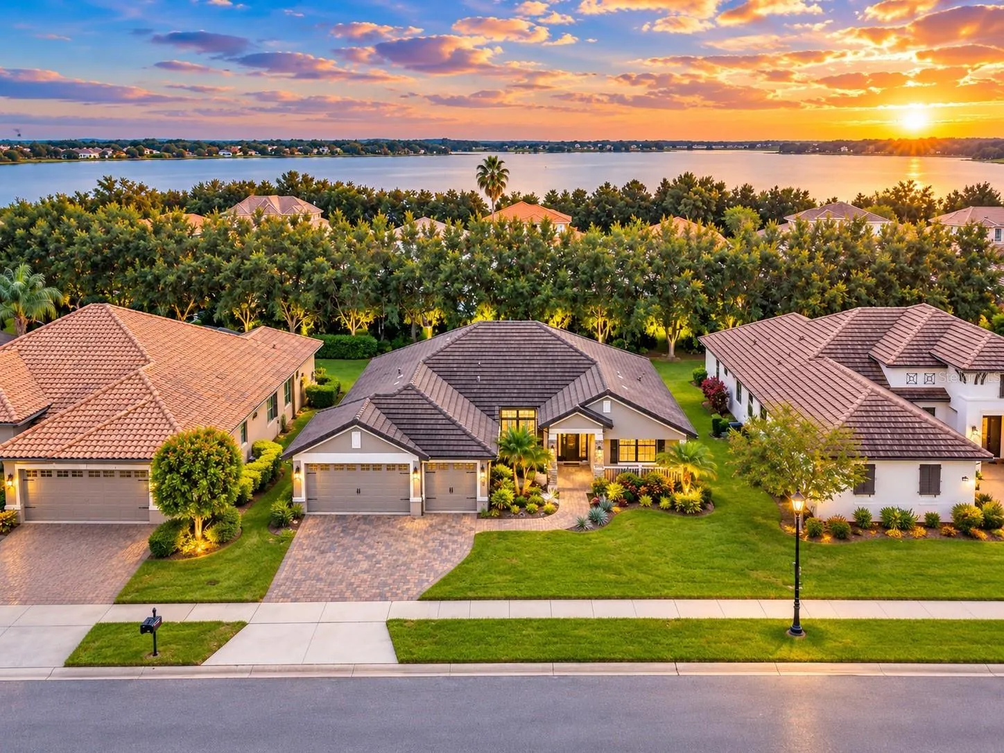 466 LAKE VISTA DR