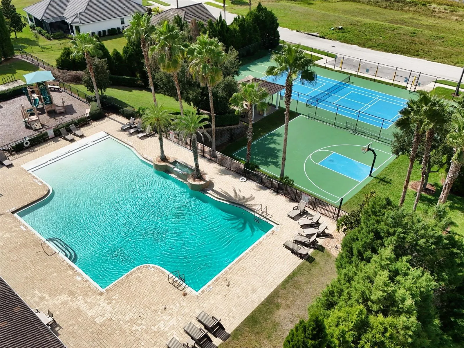 466 LAKE VISTA DR