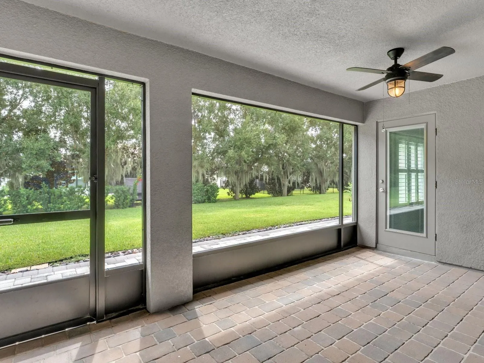 466 LAKE VISTA DR