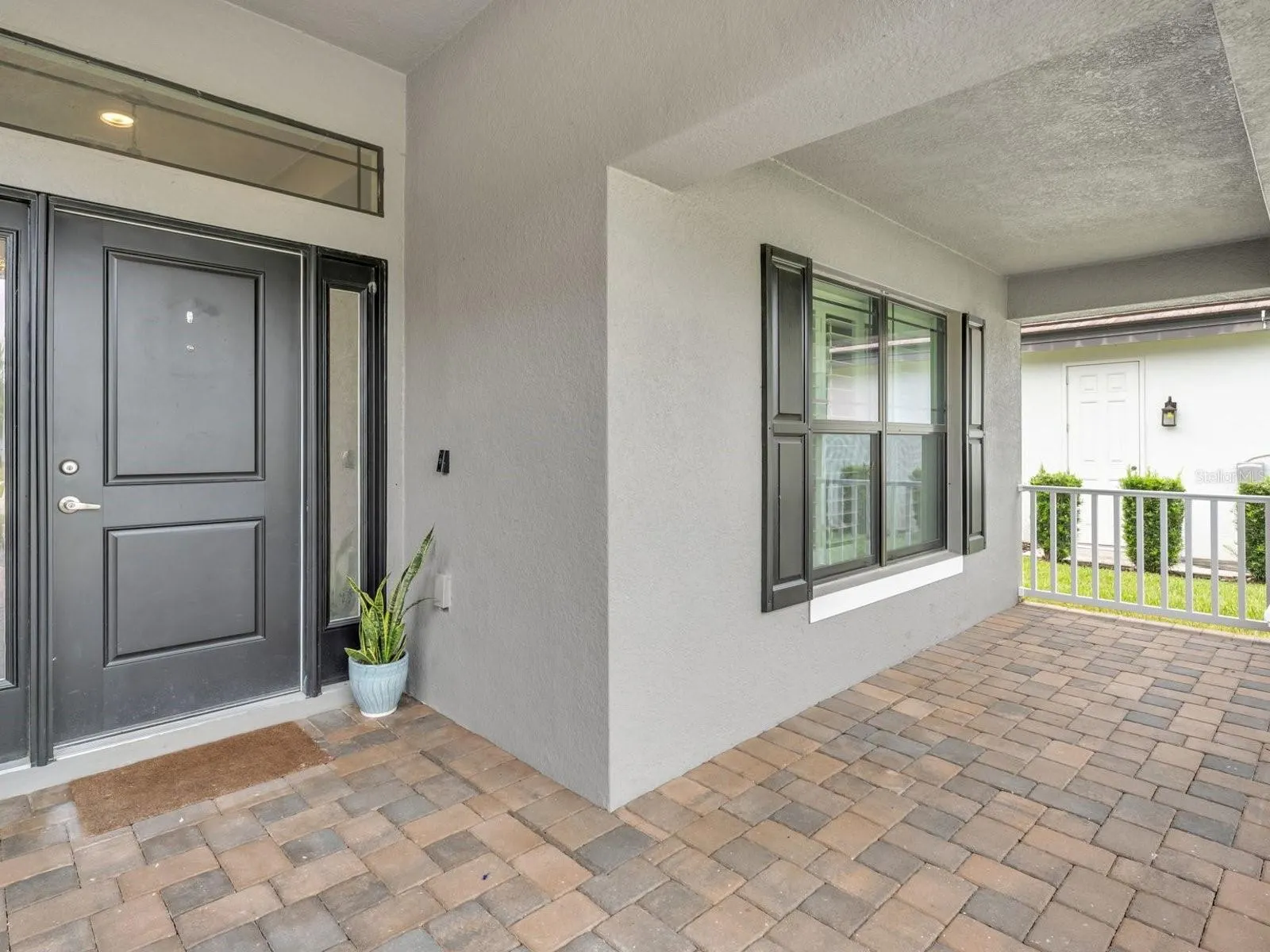 466 LAKE VISTA DR