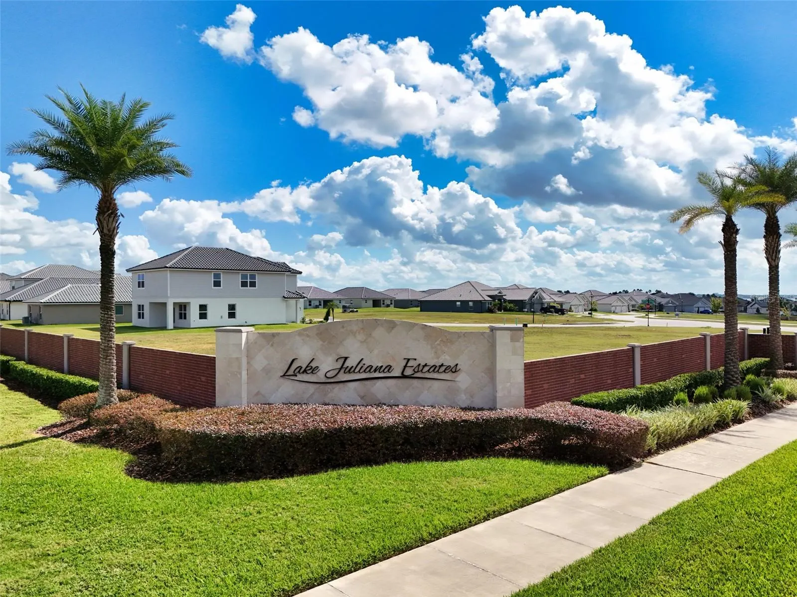 466 LAKE VISTA DR