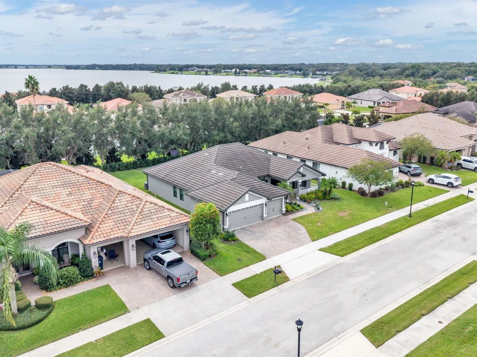 466 LAKE VISTA DR