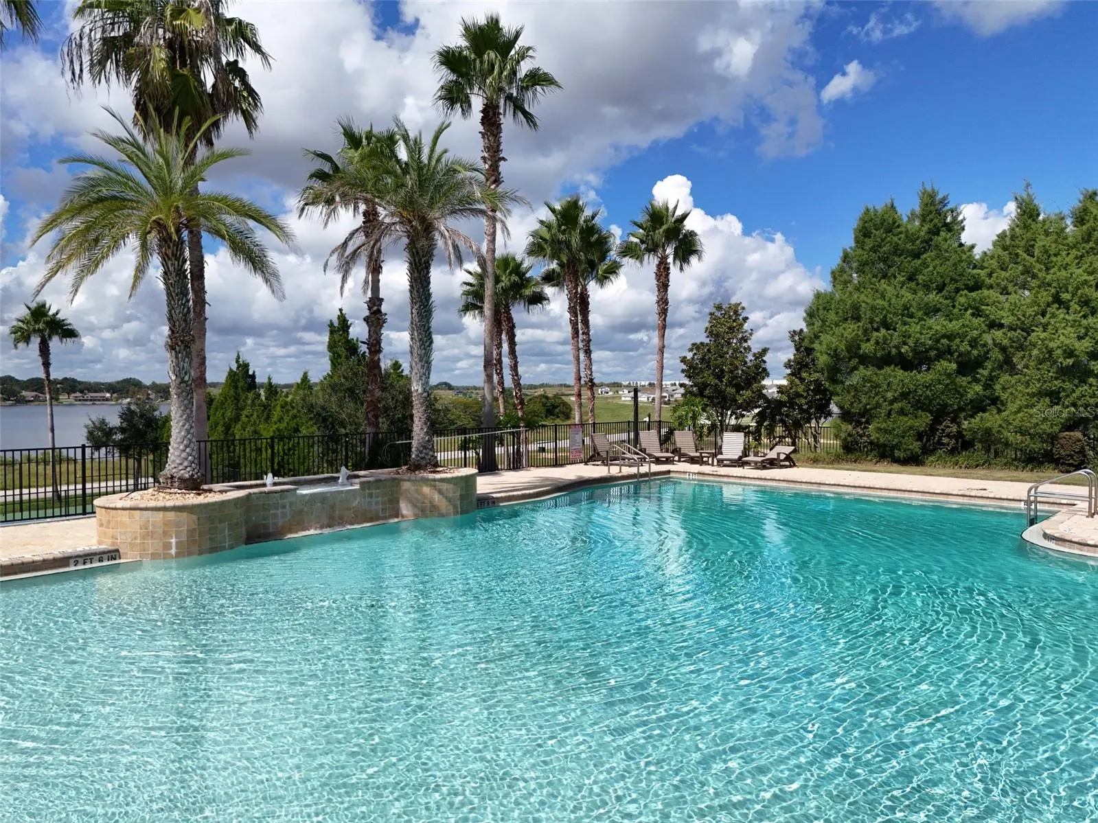 466 LAKE VISTA DR