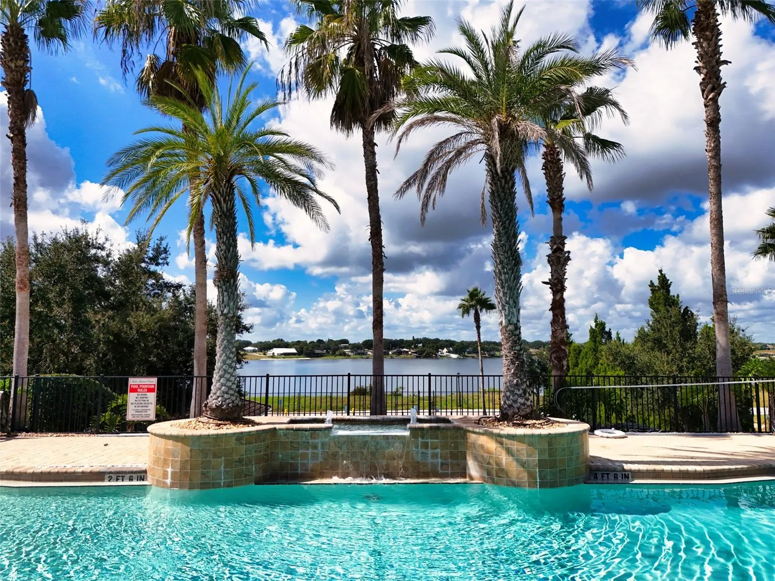 466 LAKE VISTA DR