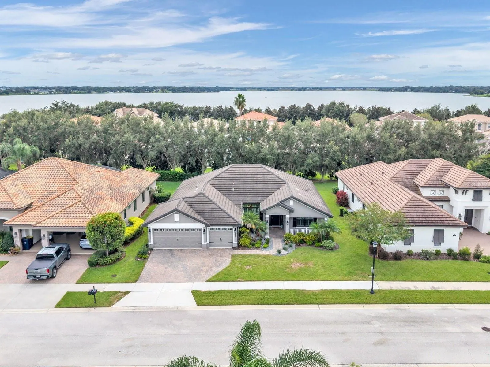 466 LAKE VISTA DR