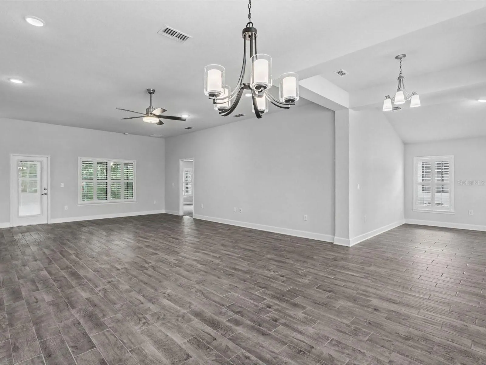 466 LAKE VISTA DR