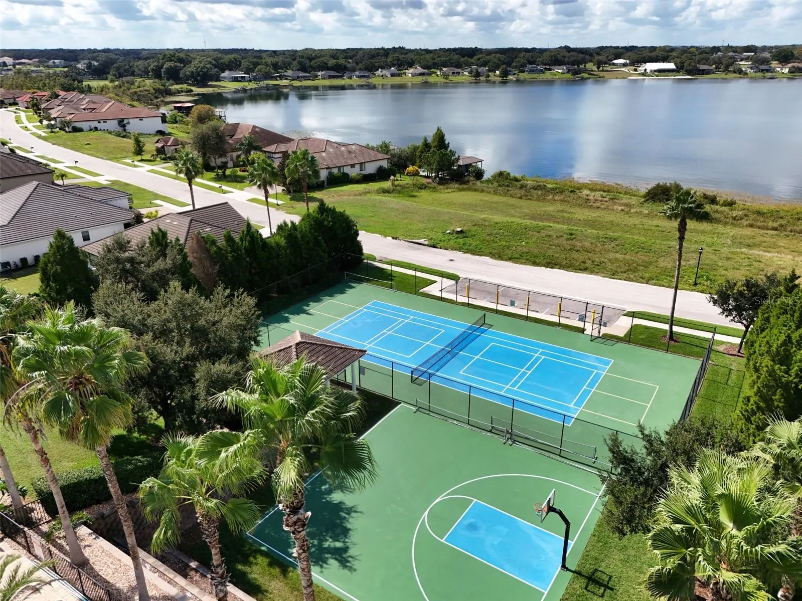 466 LAKE VISTA DR