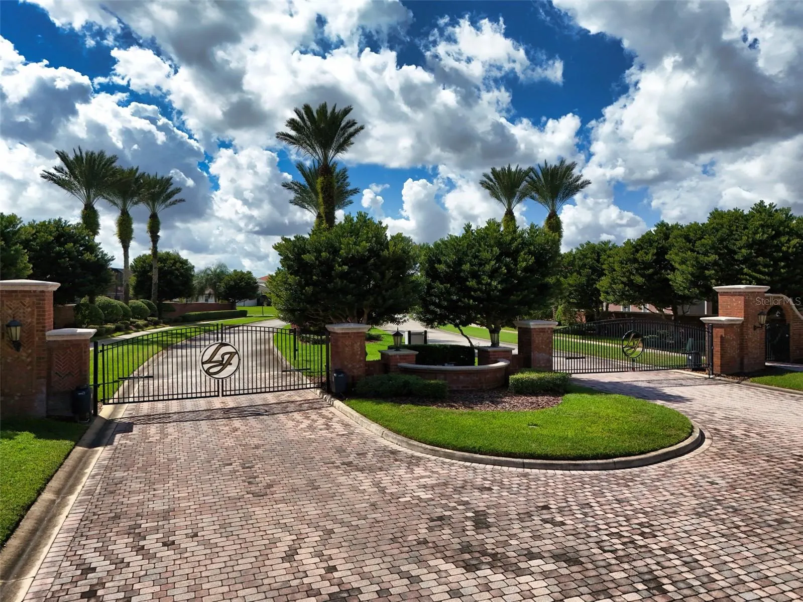 466 LAKE VISTA DR
