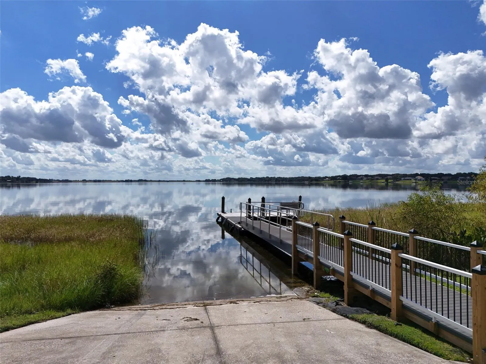 466 LAKE VISTA DR