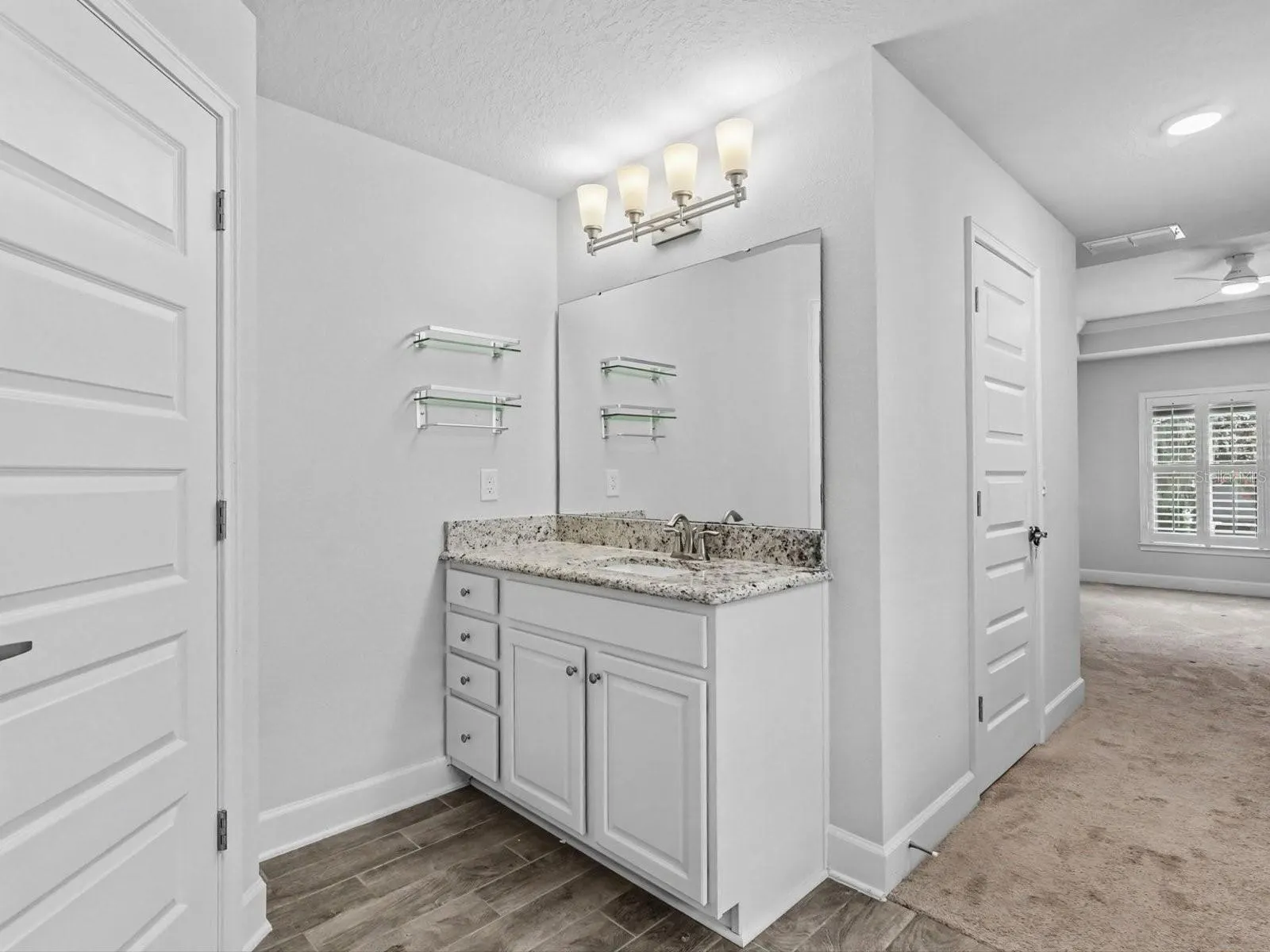 466 LAKE VISTA DR