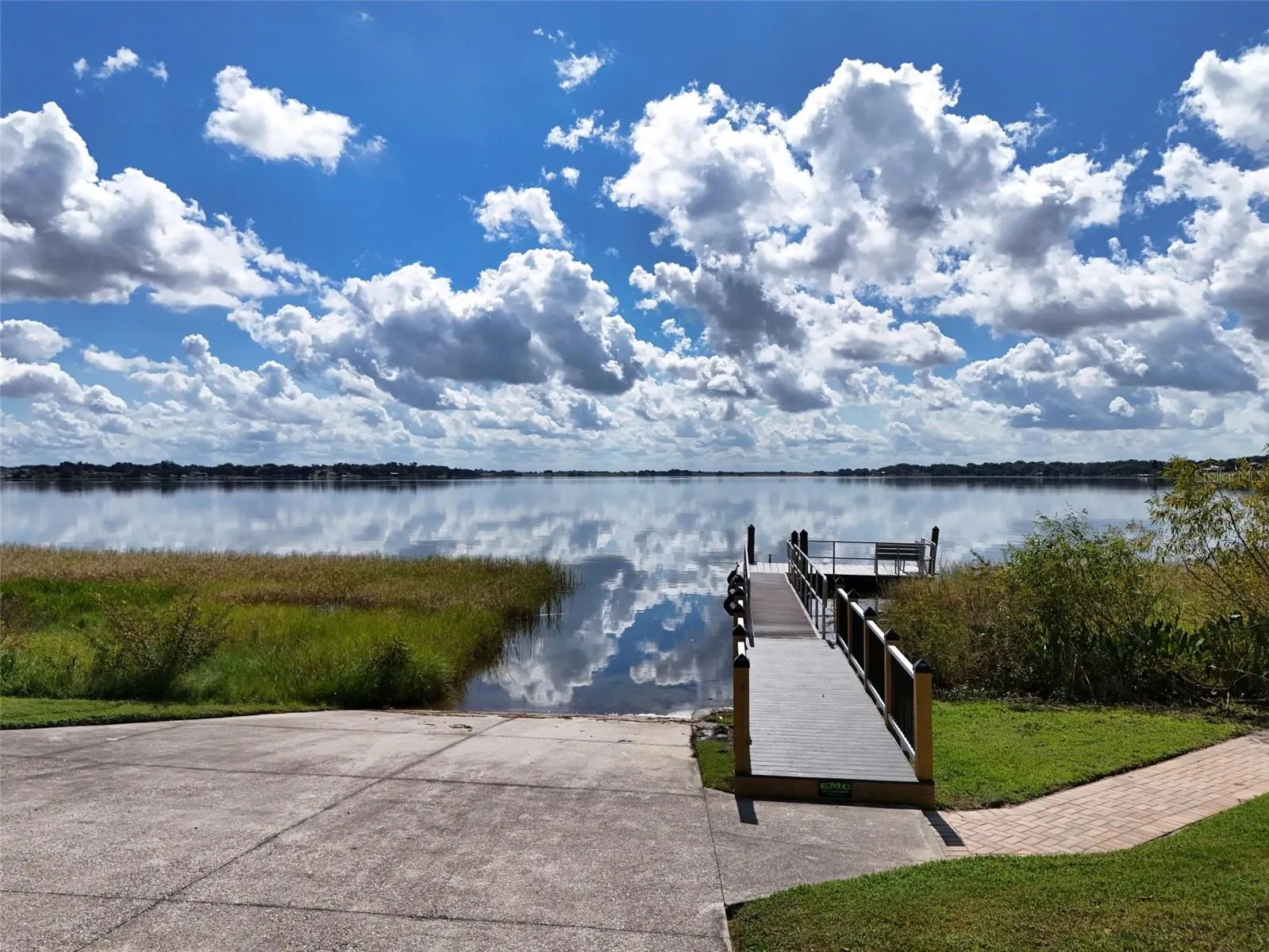 466 LAKE VISTA DR