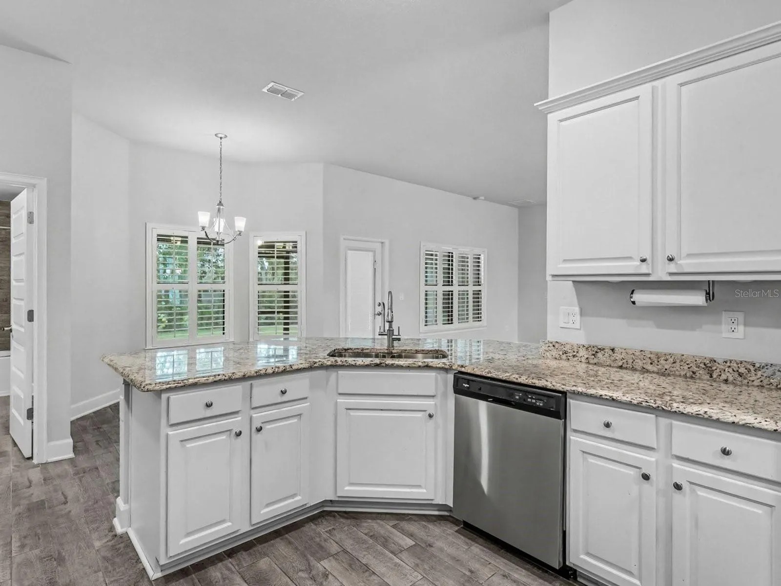 466 LAKE VISTA DR
