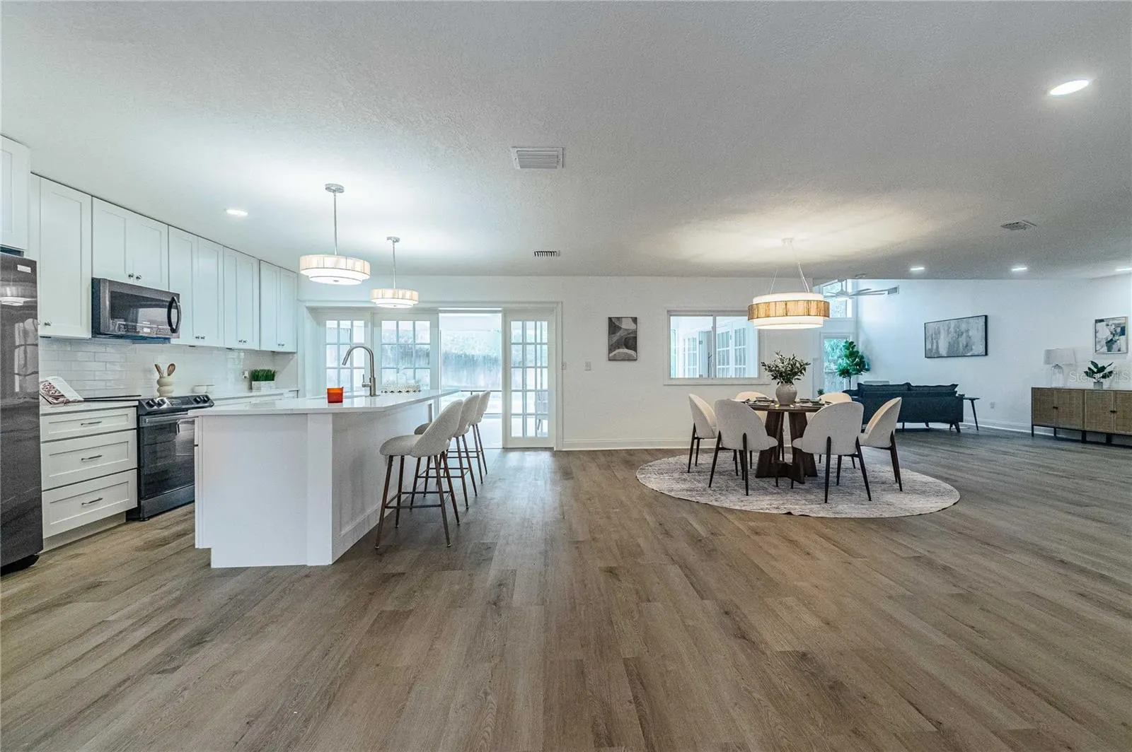 832 BROOKWOOD DR