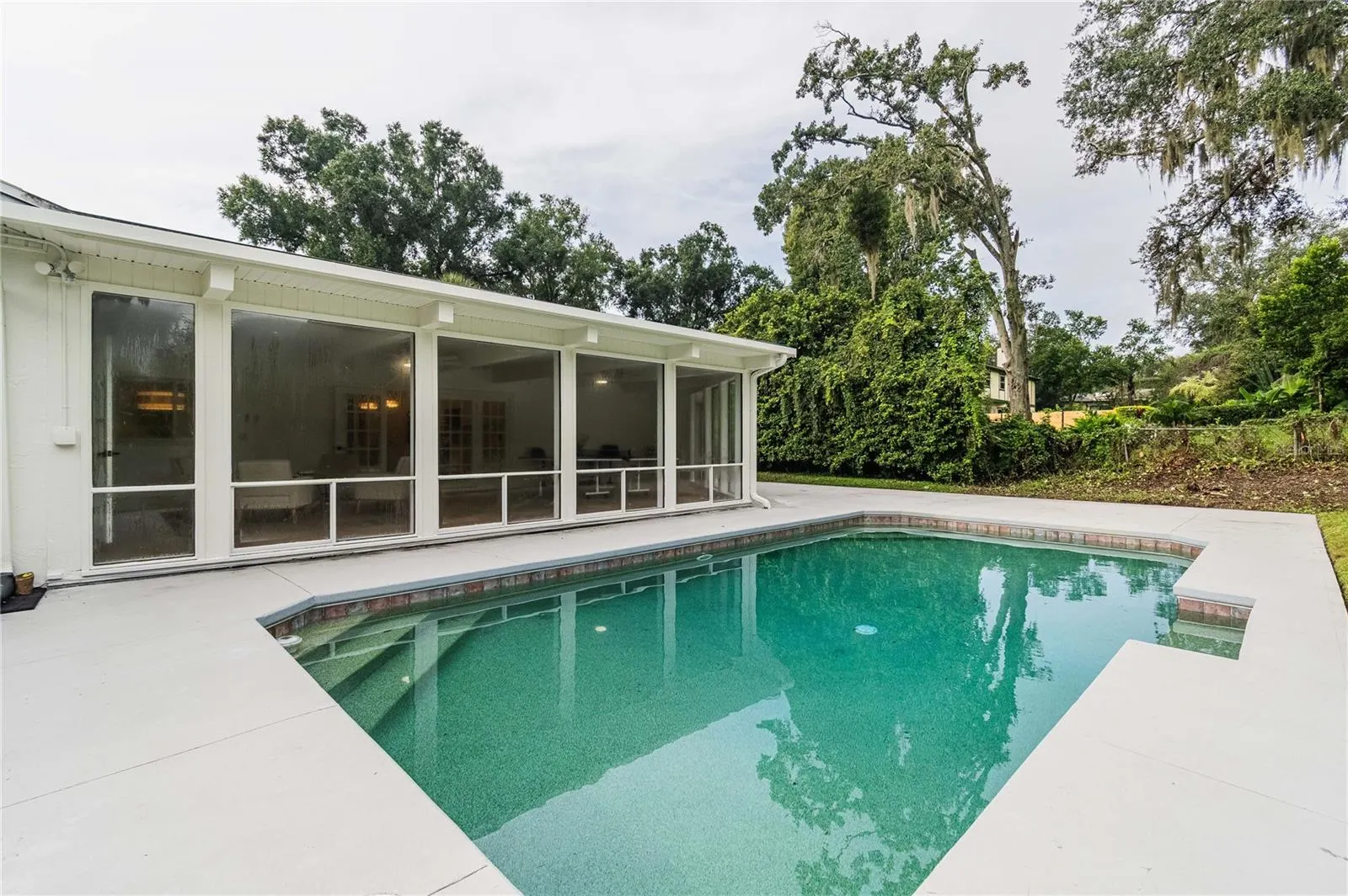 832 BROOKWOOD DR