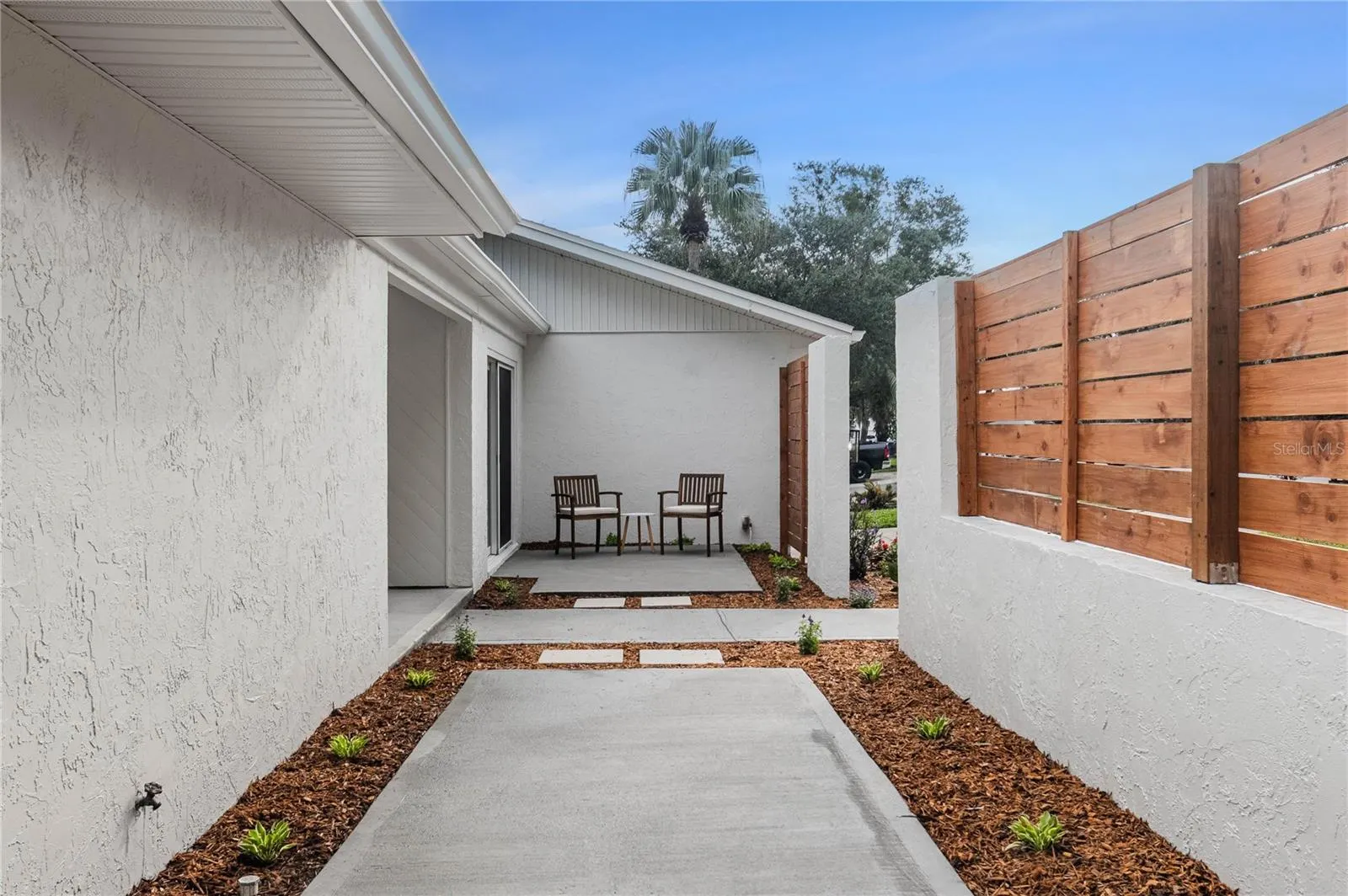 832 BROOKWOOD DR