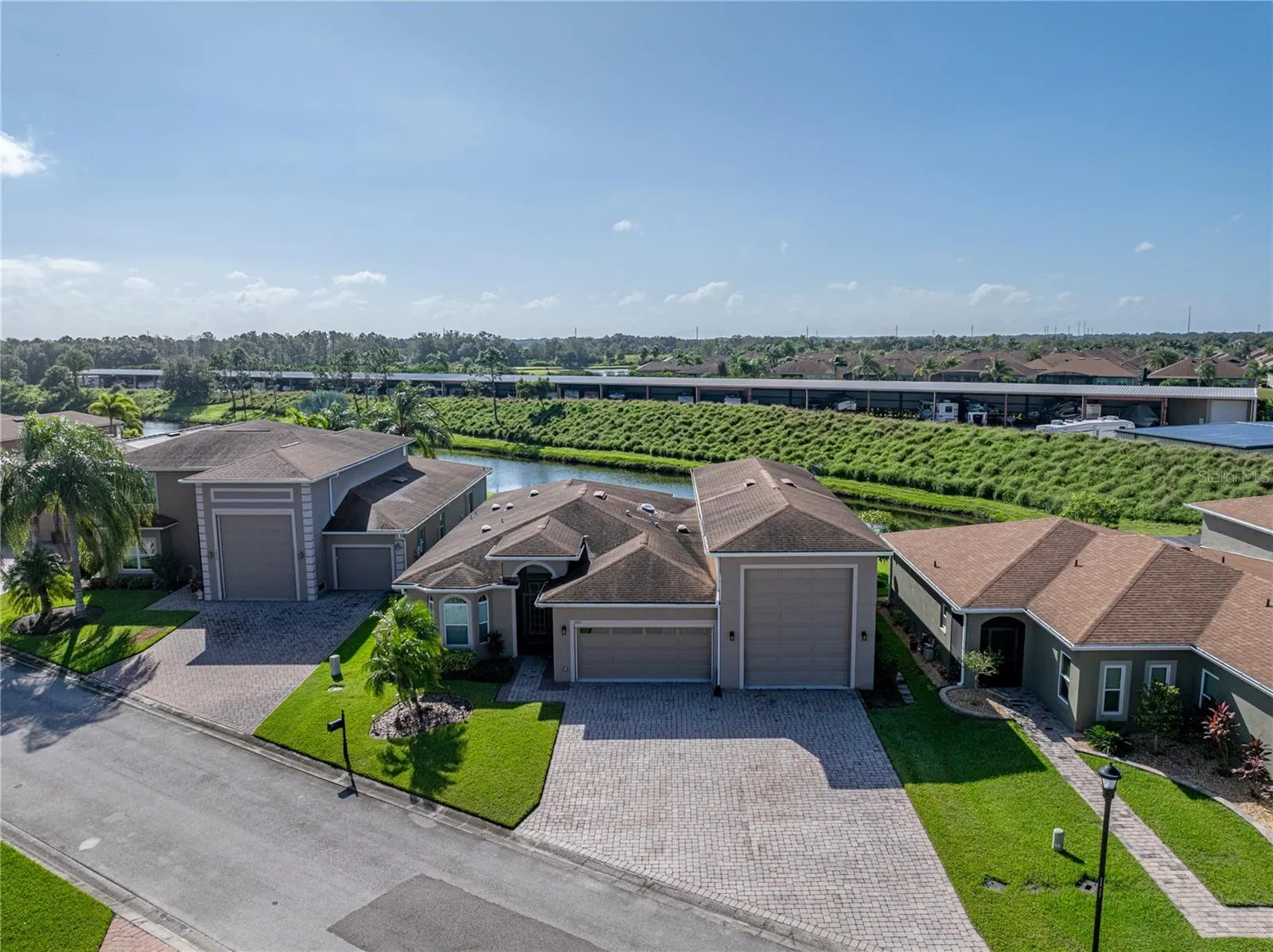 3834 LITCHFIELD LOOP