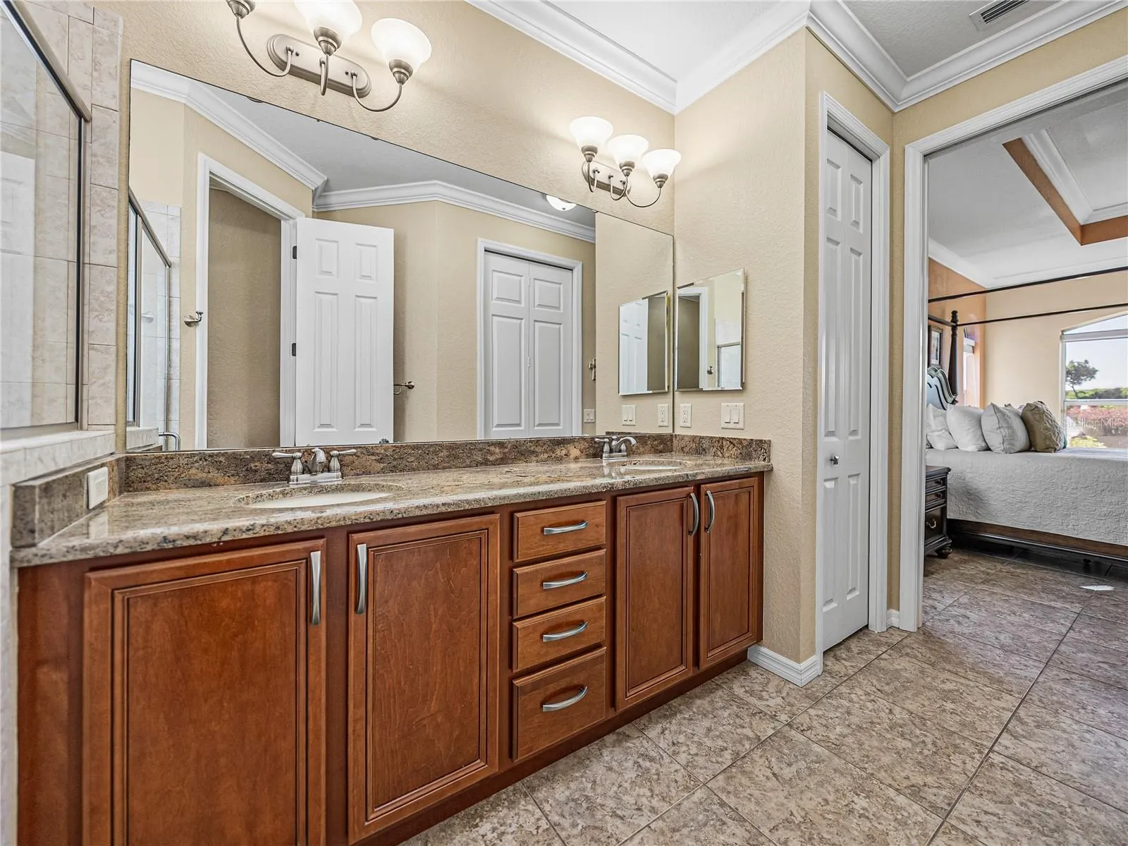 3834 LITCHFIELD LOOP