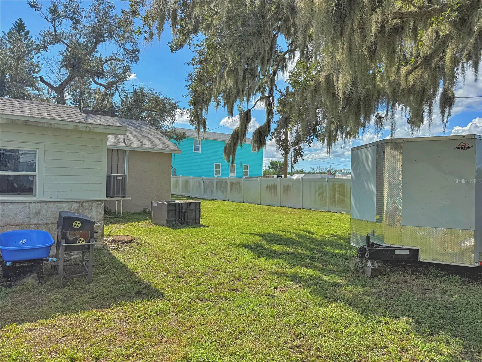 320 BAYSHORE DR