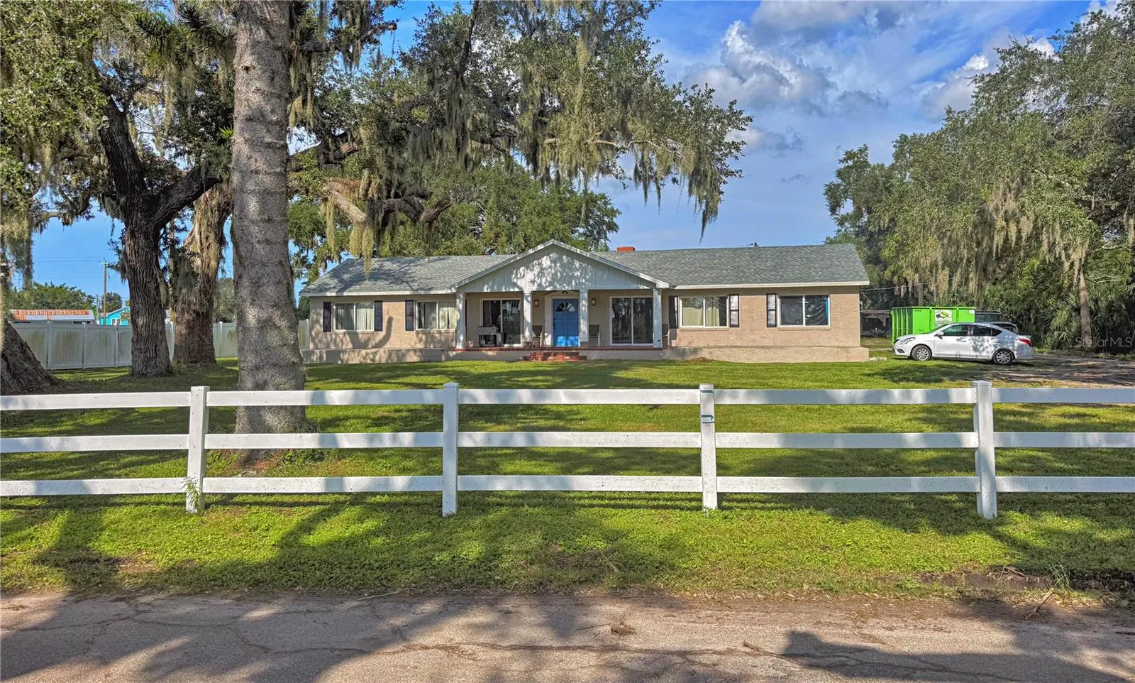 320 BAYSHORE DR