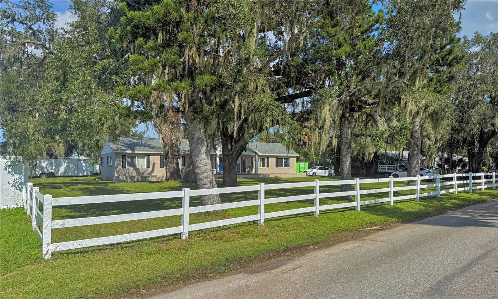 320 BAYSHORE DR