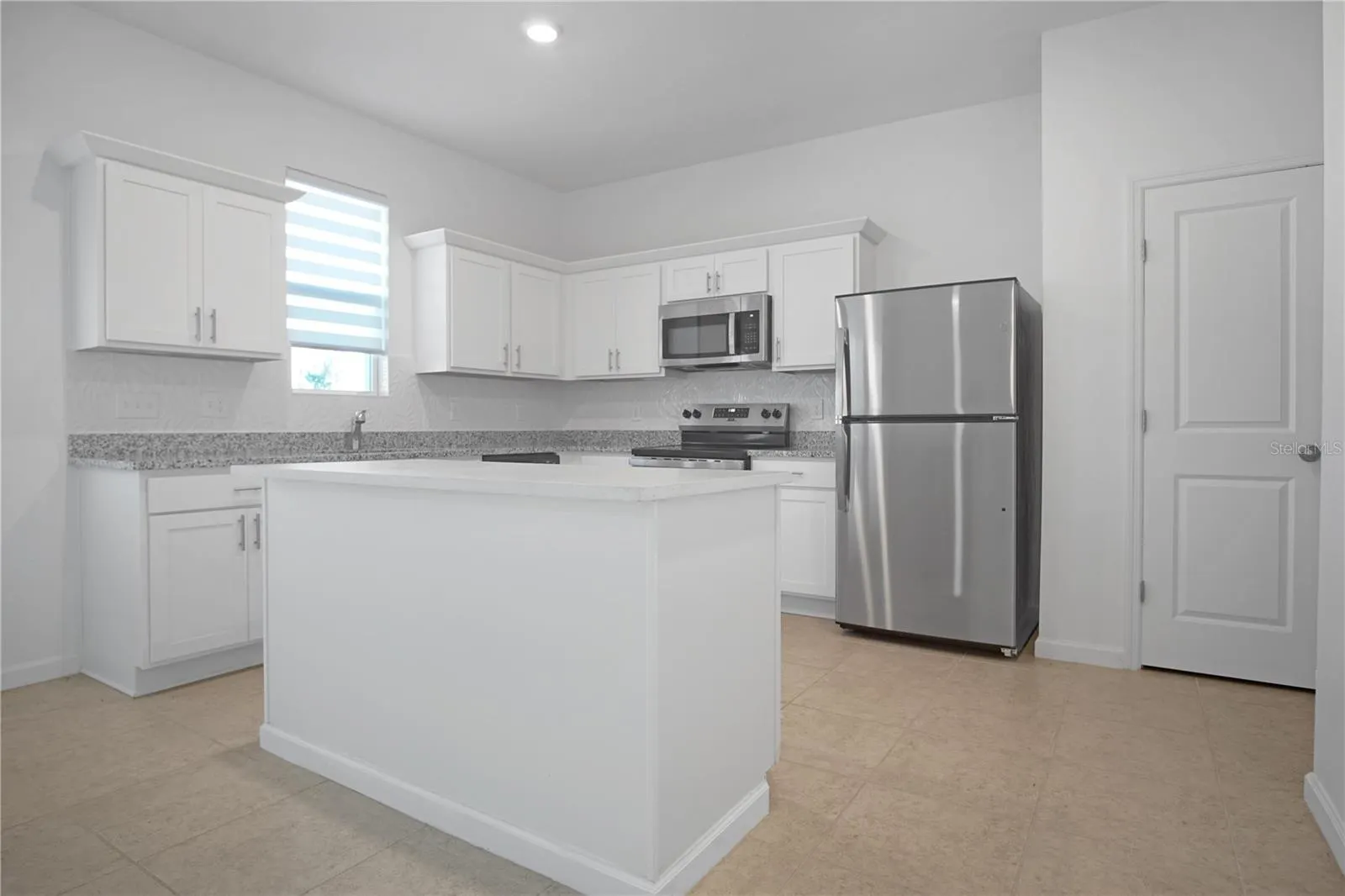2504 PEONY PL