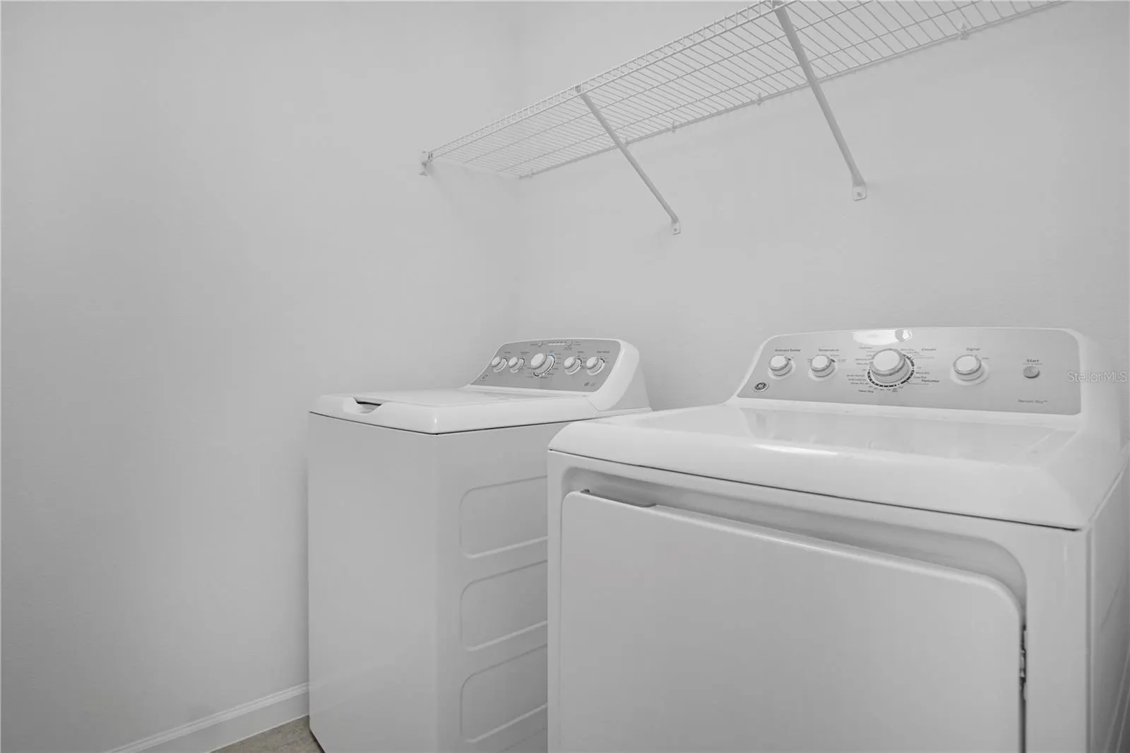 2504 PEONY PL