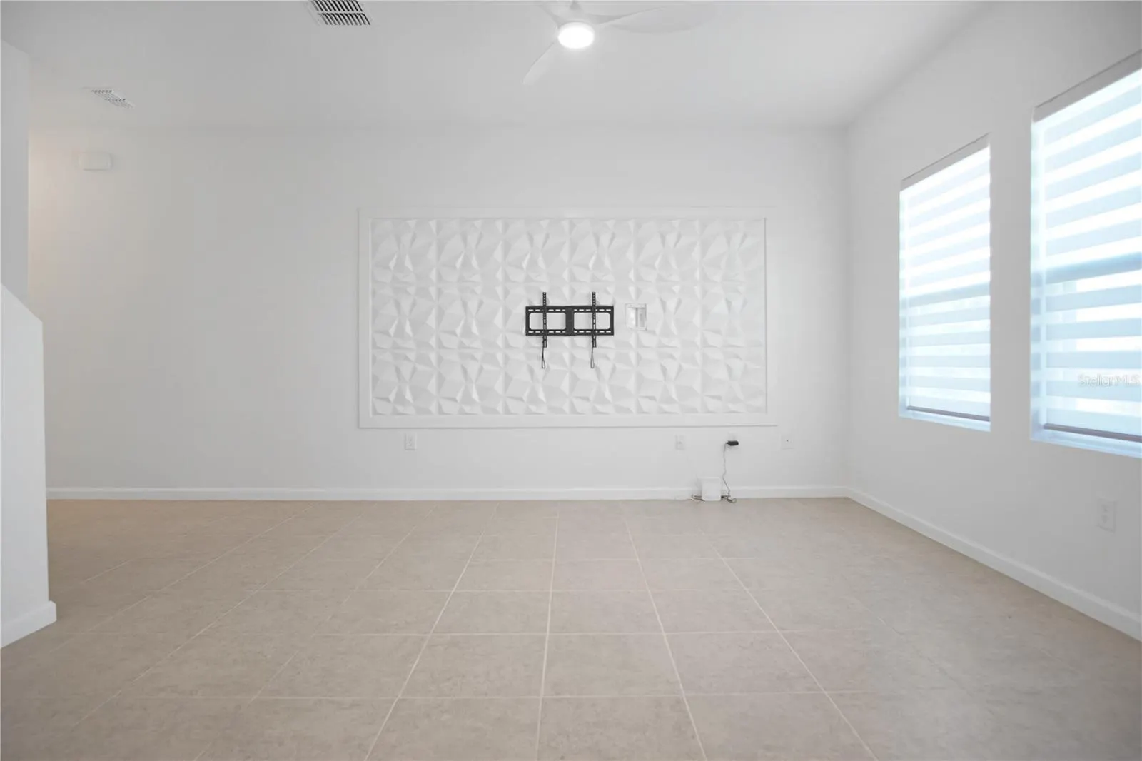 2504 PEONY PL