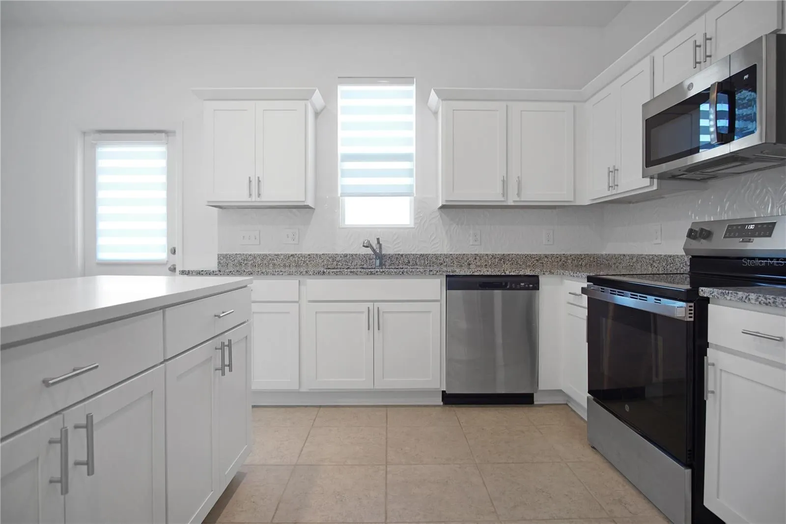 2504 PEONY PL