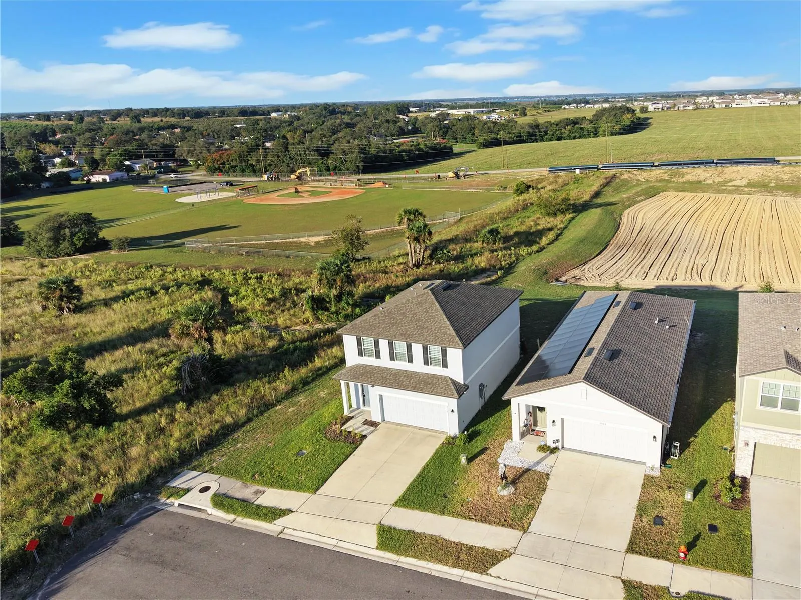 2504 PEONY PL