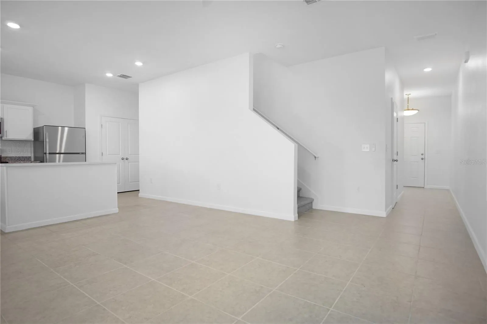 2504 PEONY PL