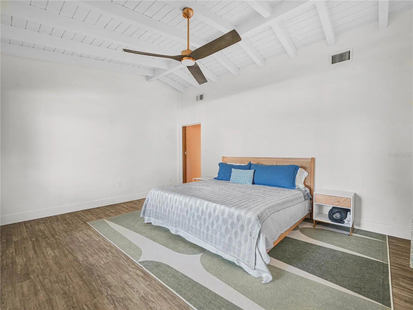 1329 HOLLISTER RD